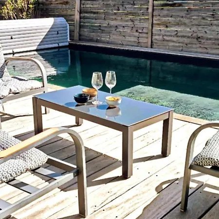 Avec Piscine - 3 *